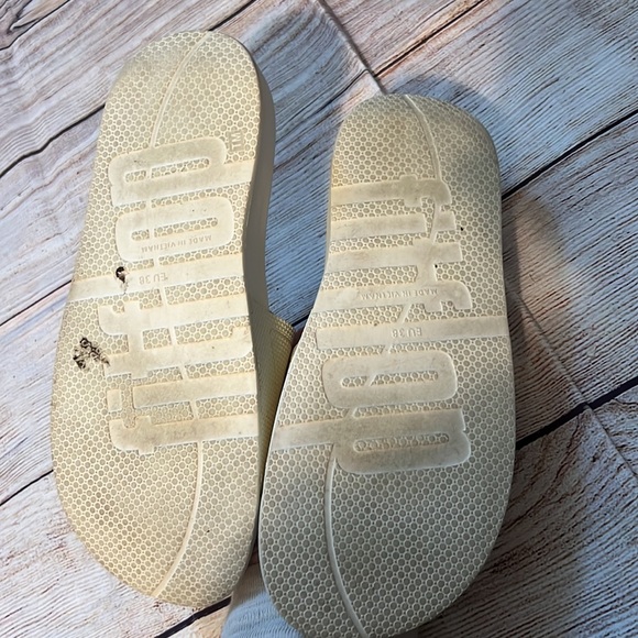 Great condition fit flop slides size 7 - Picture 3 of 5